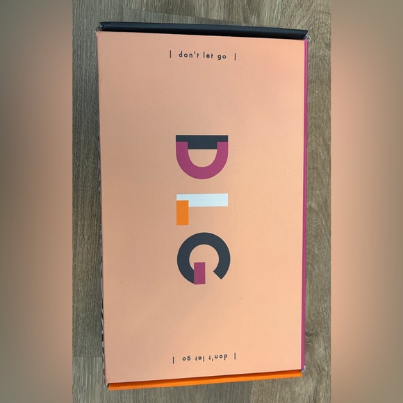 Brand new DLG women sneakers in box. Size 8. - Picture 8 of 10